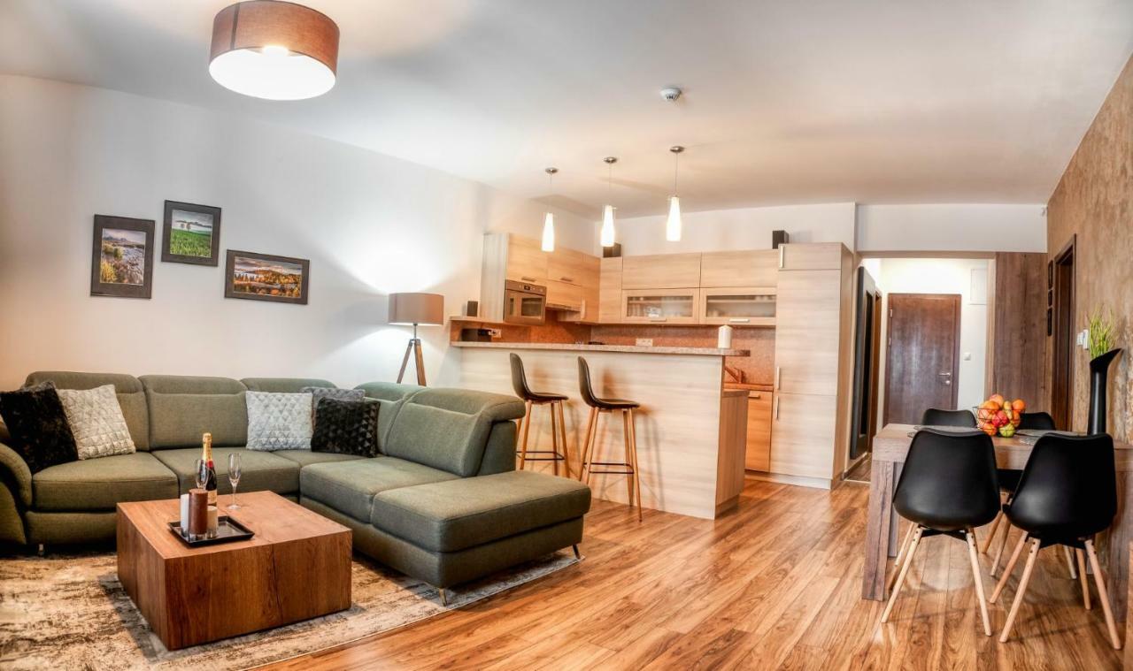 Apartman Lio - Free Garage Parking Tatranská Lomnica Exteriör bild