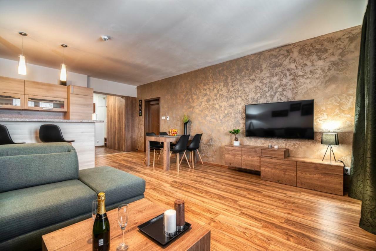 Apartman Lio - Free Garage Parking Tatranská Lomnica Exteriör bild