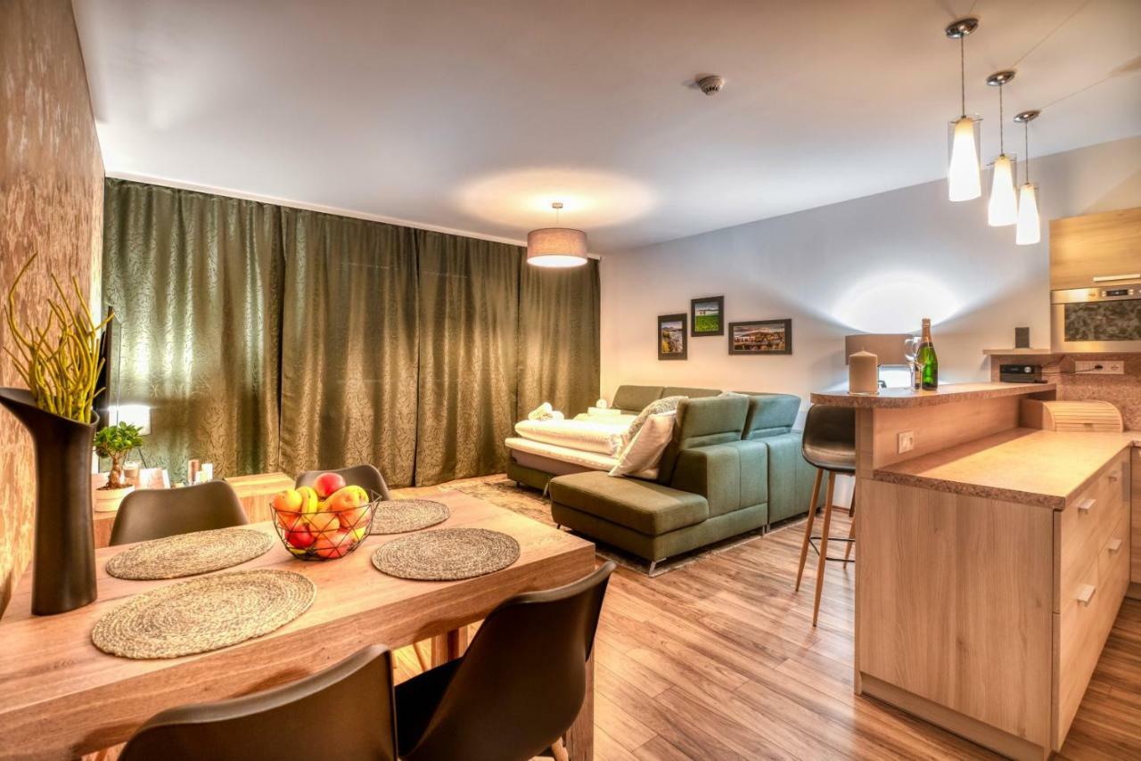 Apartman Lio - Free Garage Parking Tatranská Lomnica Exteriör bild