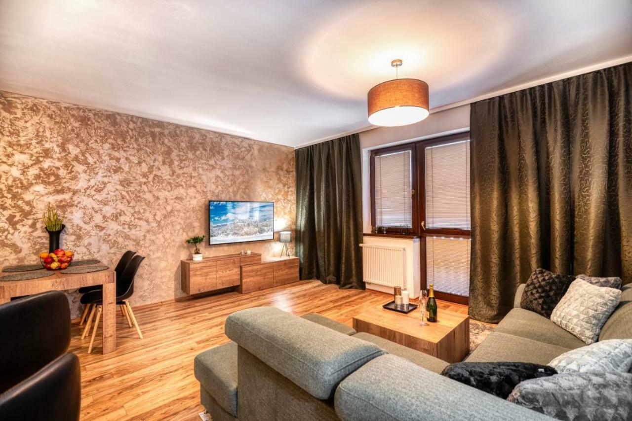 Apartman Lio - Free Garage Parking Tatranská Lomnica Exteriör bild